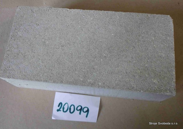 Čtyřsloupový hydr. lis pro lisování keramických materiálů a cihel CJC 120 (pridat k 11920  (18).JPG)